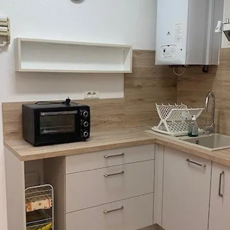 Cosy Avec Terrasse, Parking Et Wifi - Ideal Cures Et Centre-ville, Amelie-les-bains - Fr-1-703-3 Apartment